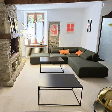 Maison Au Pied De La Cite Medievale *