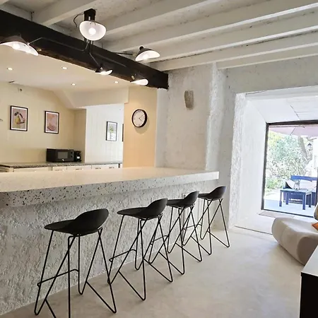 Maison Au Pied De La Cite Medievale Holiday home *
