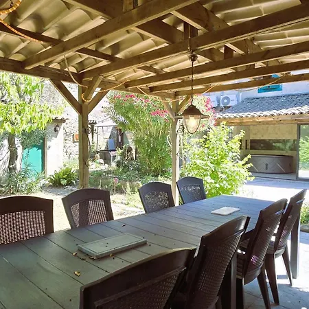 Holiday home Maison Au Pied De La Cite Medievale